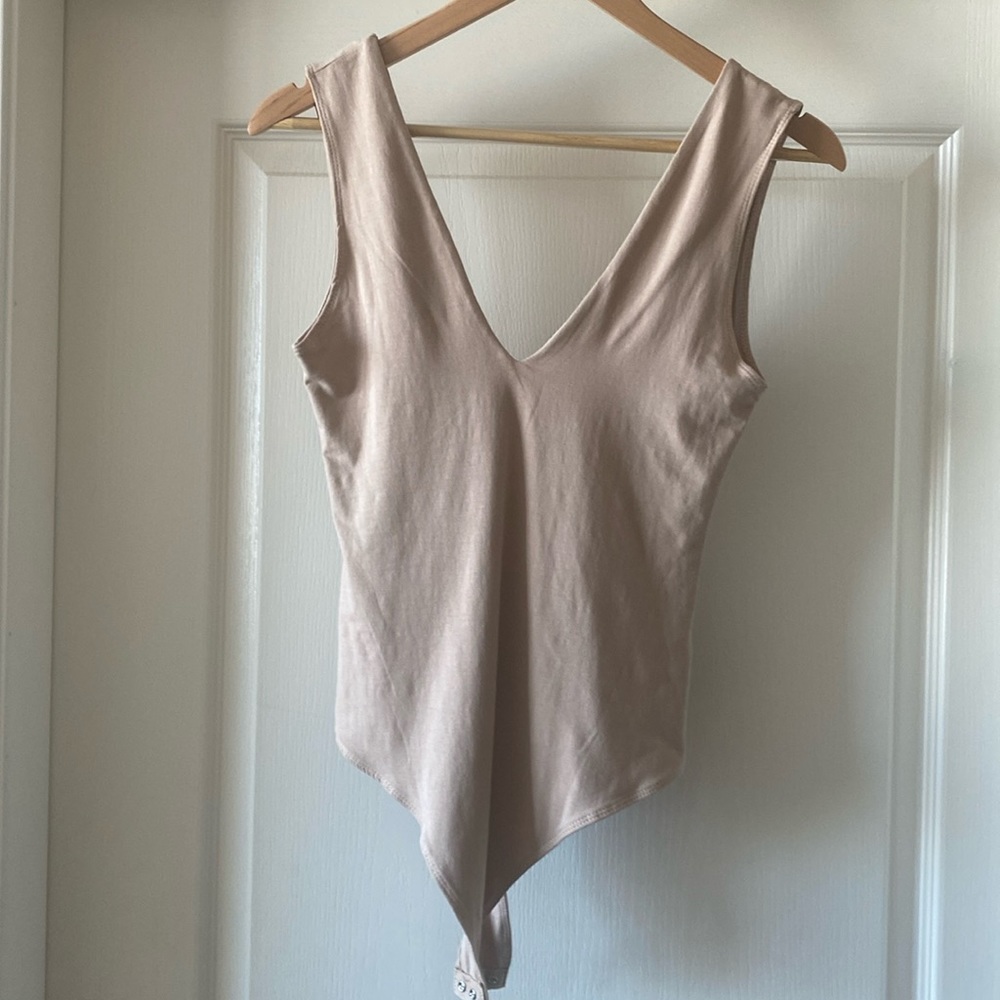 Olivaceous nude v neck bodysuit